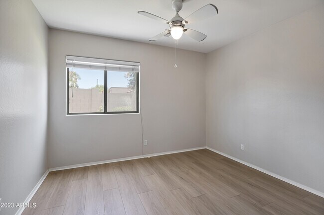Building Photo - 3255 E Castanets Dr