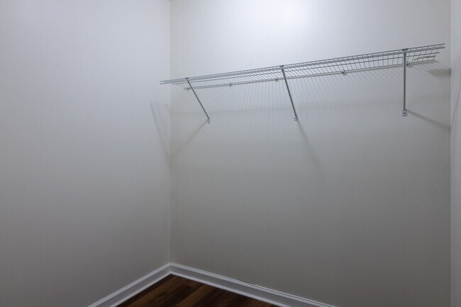 Building Photo - 450 Paines Ave NW