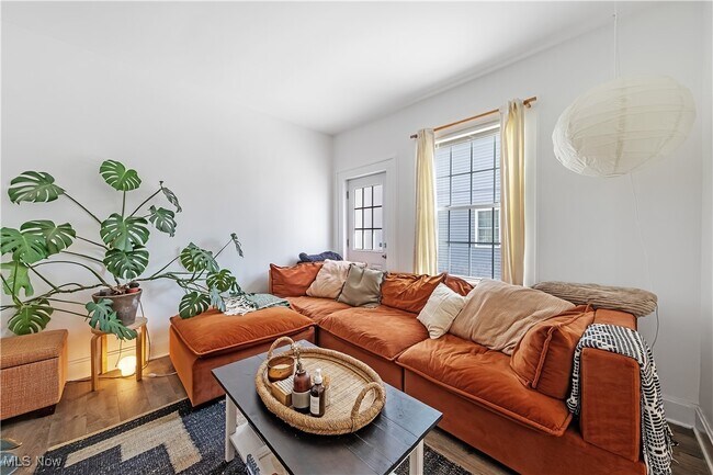 Building Photo - 1276 W 67th St