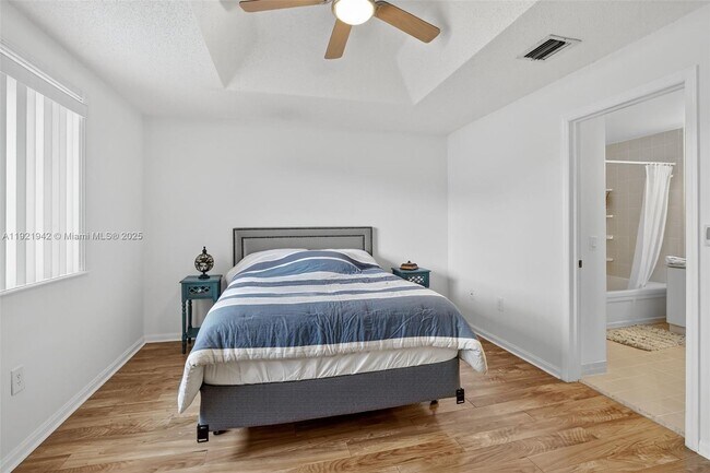 Building Photo - 14076 S Forest Oak Cir