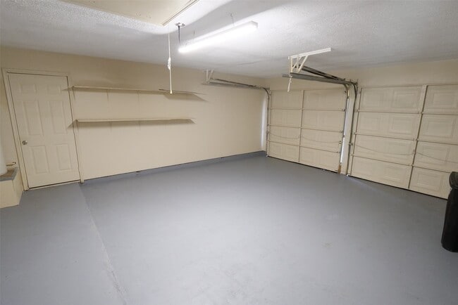 Building Photo - 19403 Long Lake Dr