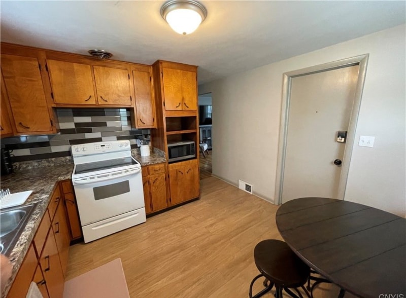 Building Photo - 202 Stafford Ave