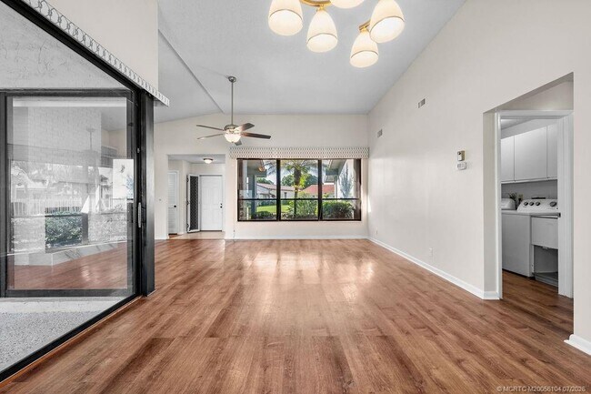 Building Photo - 2386 SW Creekside Dr