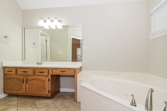Building Photo - 8457 Regal Bend Dr