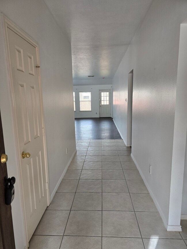 Building Photo - 2910 Plum Lake Dr