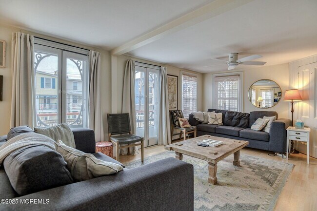 Building Photo - 19 Webb Ave