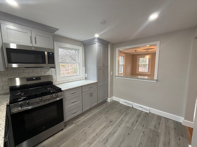 Building Photo - 7 Silvia Ct