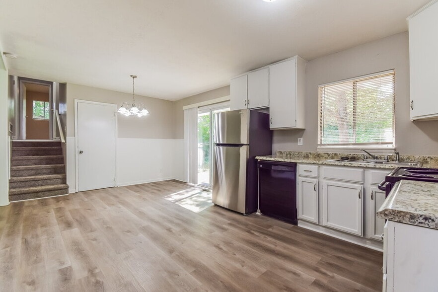Building Photo - 6681 Green Meadows Ln