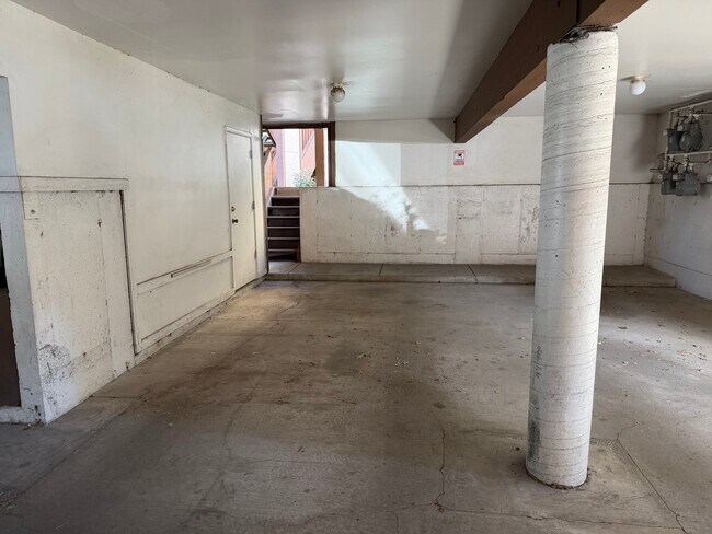 Building Photo - 6884 Countrywoods Cir