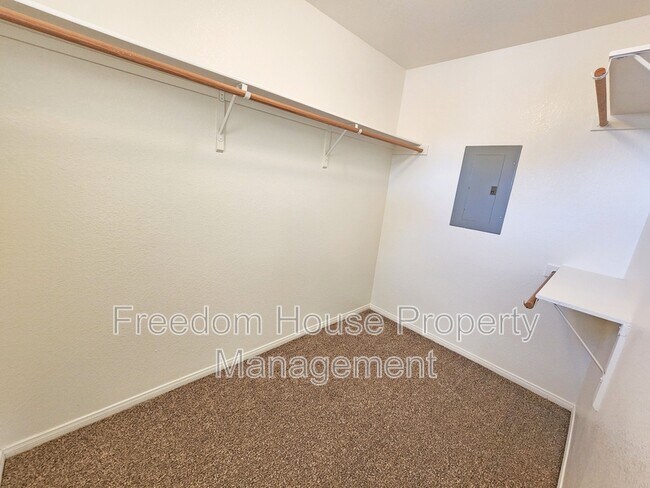 Building Photo - 910 Bourbon St