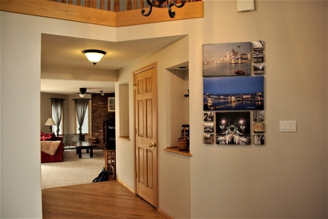 Building Photo - 6bed/4bath oversized 2 car garage fenced in back yard Cheyenne Mountain School District