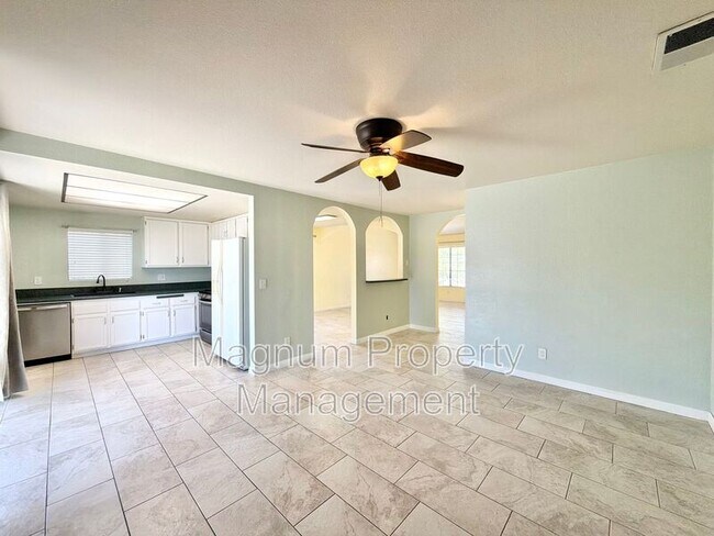 Building Photo - 25268 Shadescale Dr