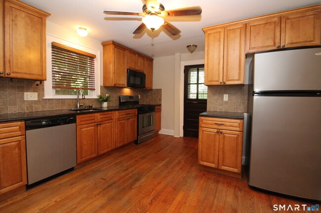 Building Photo - 53 Lilac Ave
