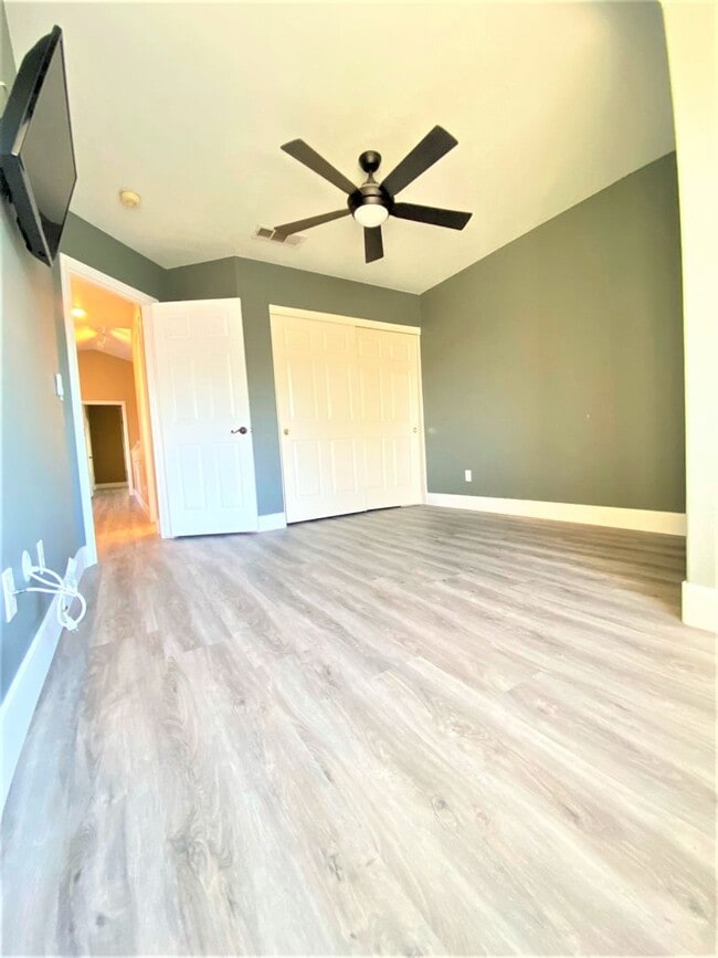 Building Photo - 8013 Coral Point Ave