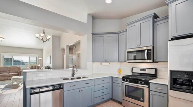 Building Photo - Elisha