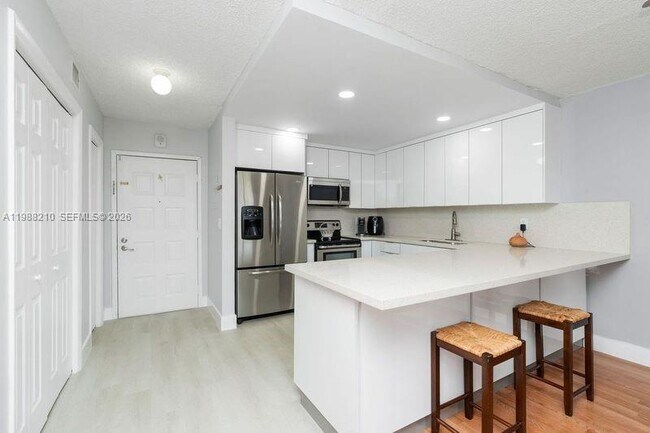 Building Photo - 6960 Miami Gardens Dr