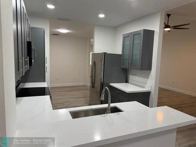 Building Photo - 16364 Malibu Dr