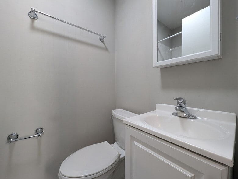 Building Photo - 3824 N Fremont