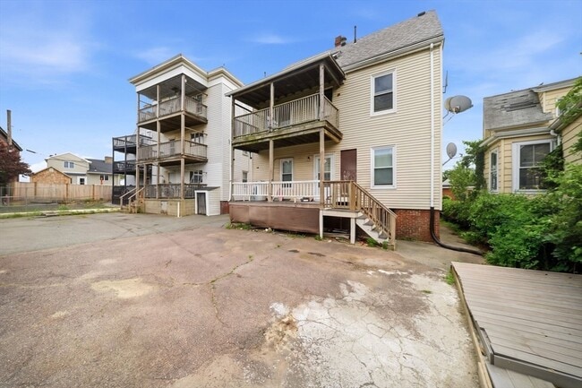 Building Photo - 30 Irwin St