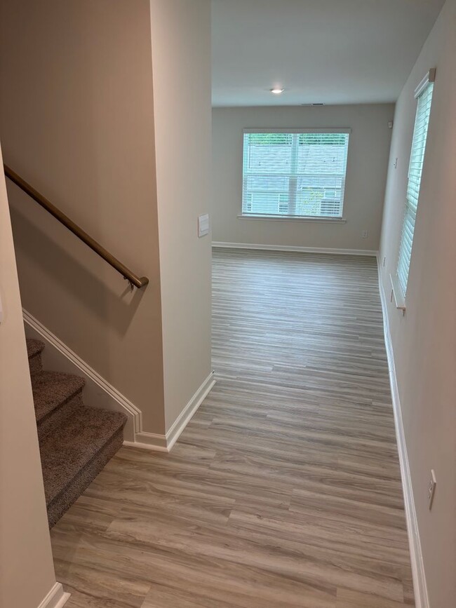 Building Photo - Brand New End-Unit Townhome in Charlotte!