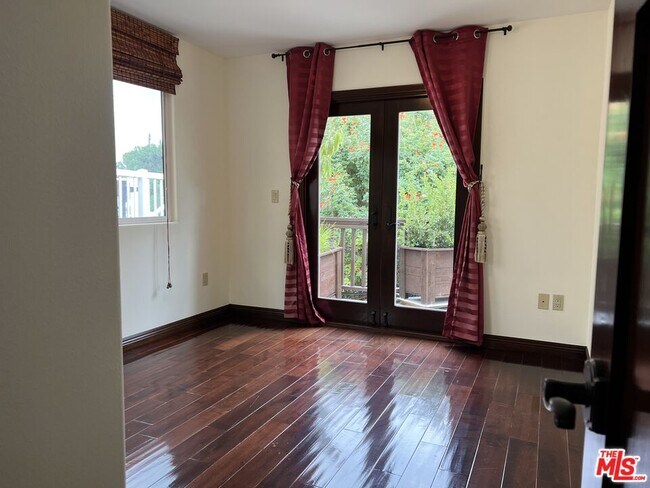 Building Photo - 1019 Camino Real