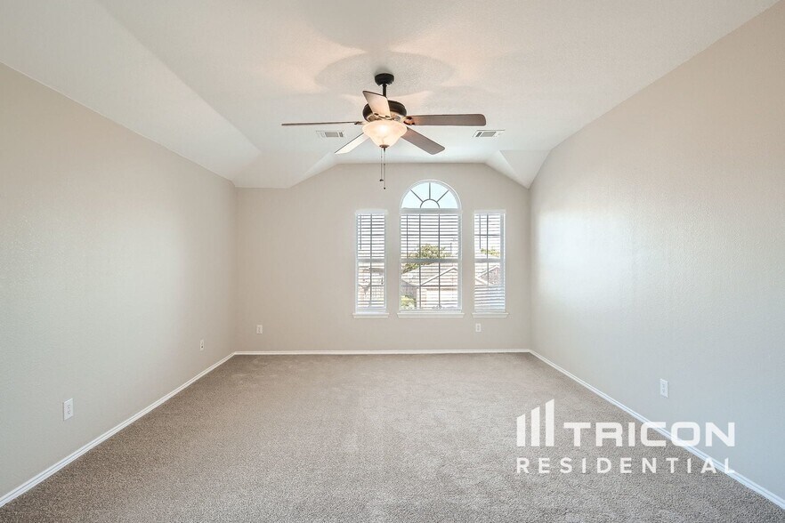 Building Photo - 101 Redbud Dr