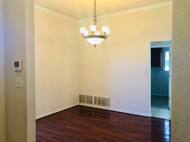 Building Photo - 704 Mustang Trail