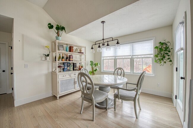 Building Photo - 35 Metacomet Rd