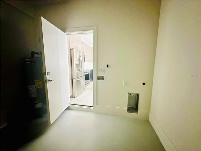 Building Photo - 4106 N Thatcher Ave