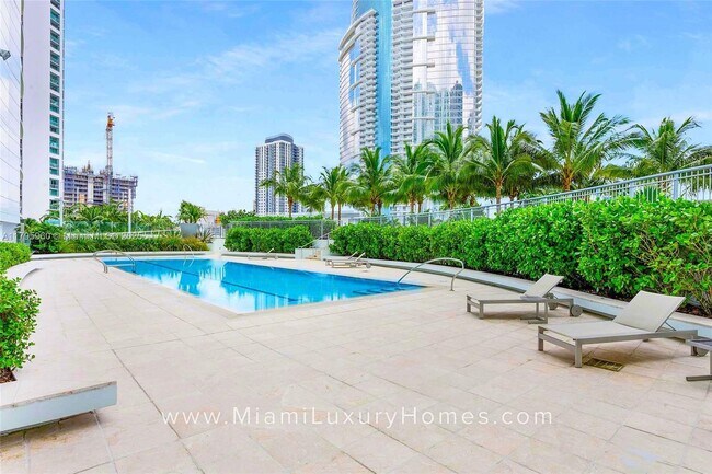 Building Photo - 900 Biscayne Blvd