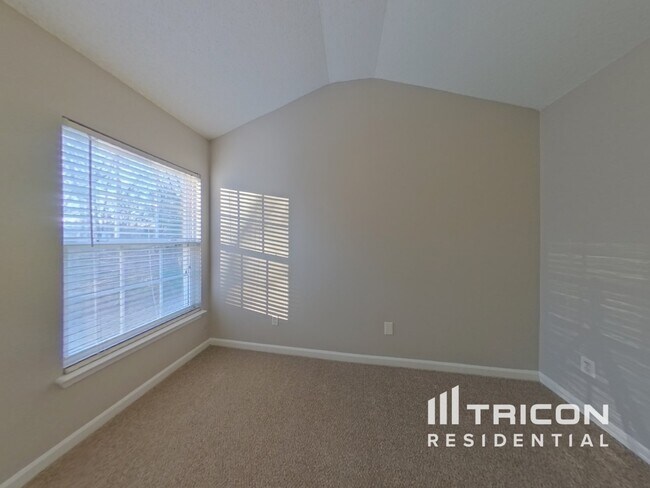 Building Photo - 2228 Meadecroft Rd