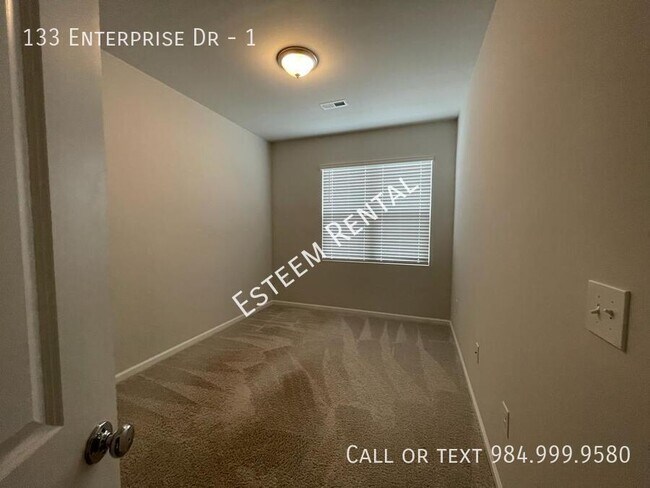 Building Photo - 133 Enterprise Dr