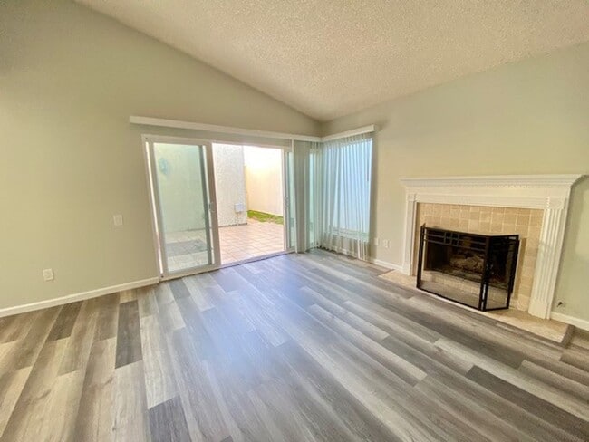 Building Photo - 3 Bed 2 Bath in Gated Beach Community-A must see Home