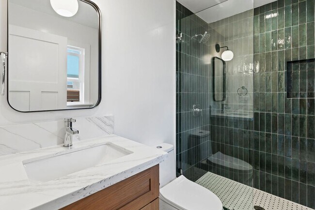 Building Photo - incredible home 3 bedroom, loft