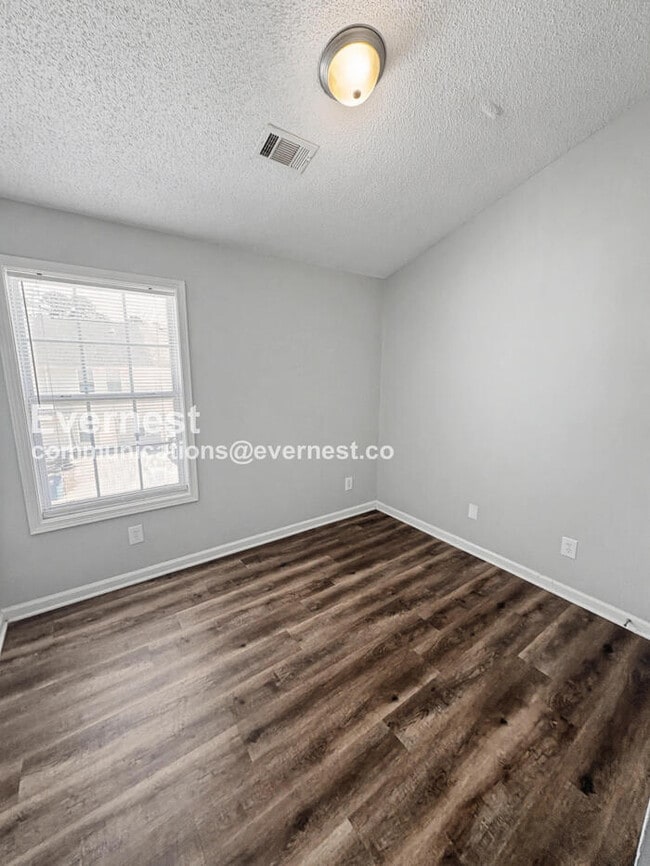Building Photo - 8644 Thomas Ln