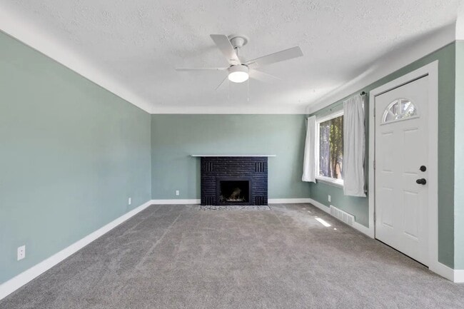 Building Photo - Kensington Avenue