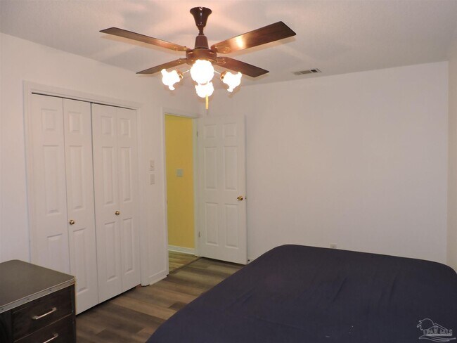 Building Photo - 12134 Longwood Dr