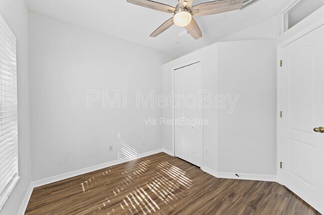 Building Photo - 5873 Fishhawk Ridge Dr