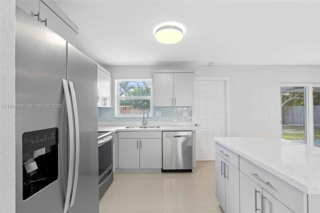 Building Photo - 1472 NE 62nd St