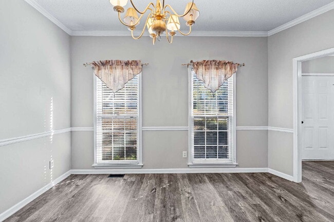 Building Photo - Three Bedroom Rental directly next to Arnall Middle School