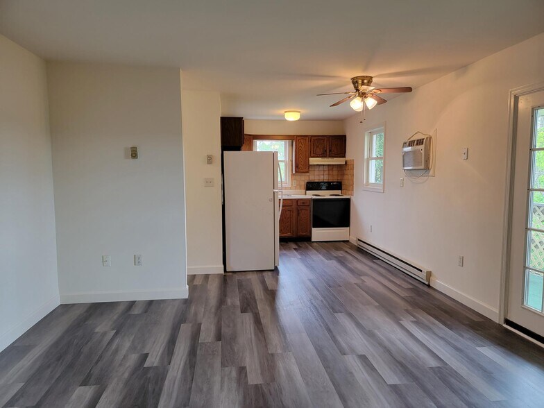 Building Photo - 137 E Walnut St