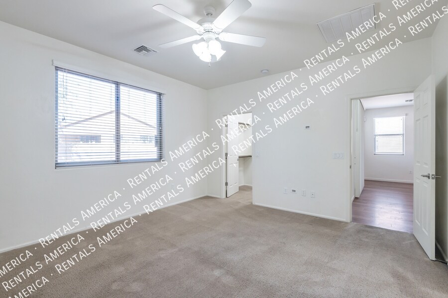 Building Photo - 3323 S Lakeside Ridge Loop