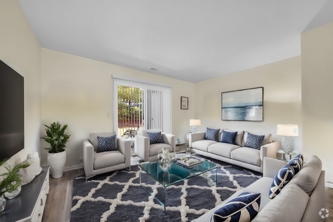 Building Photo - Holiday Village Townhomes