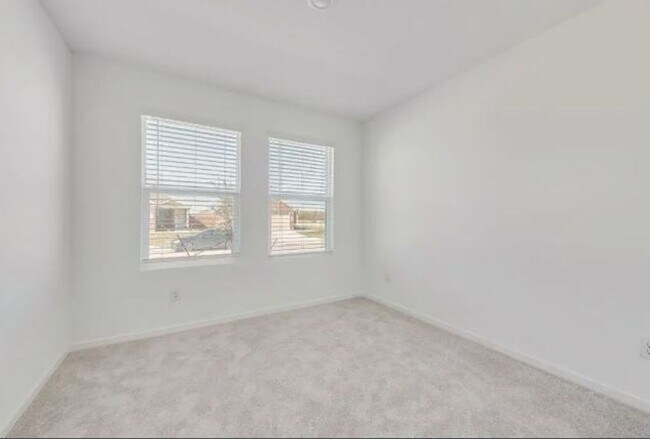 Building Photo - For Rent: Beautiful 4-Bedroom Home in Sherman, TX