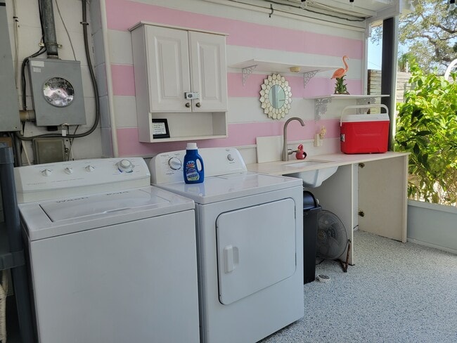 Building Photo - 814 67th St S