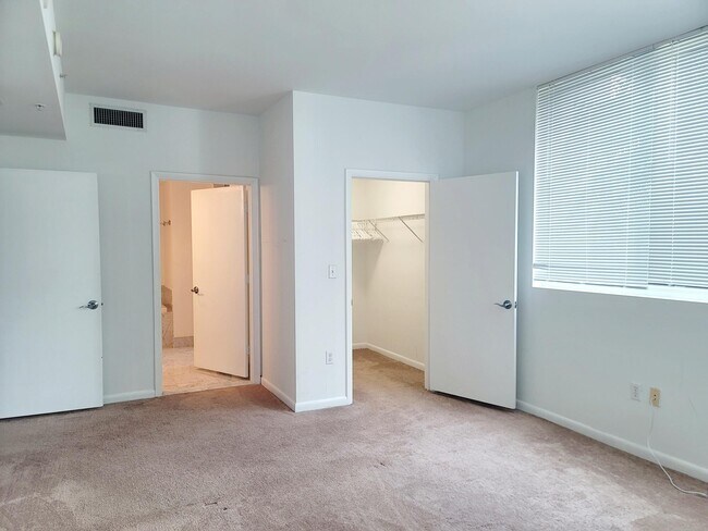 Building Photo - 244 Biscayne Blvd