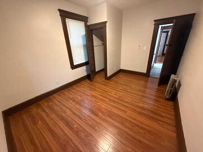 Building Photo - 203 Hollywood Ave