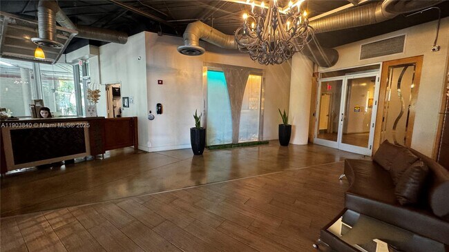 Building Photo - 10 SW South River Dr