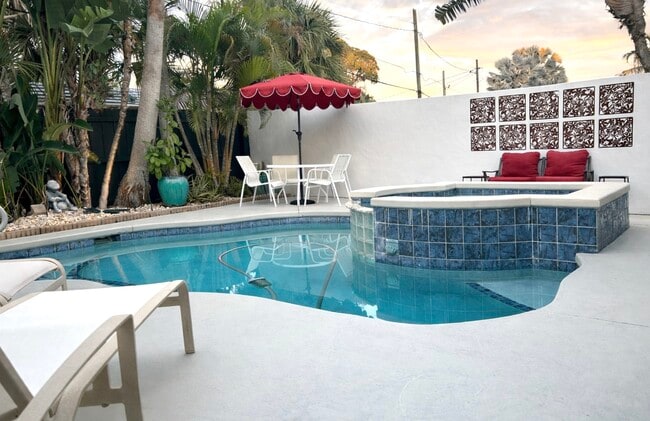 Building Photo - 409 35th St