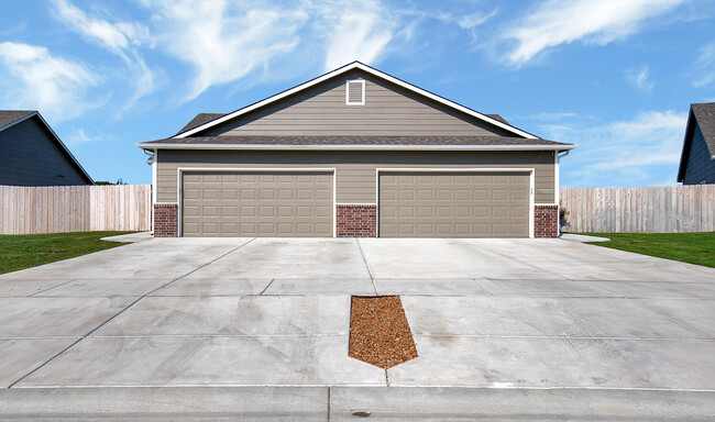 Primary Photo - 1341 Azena St